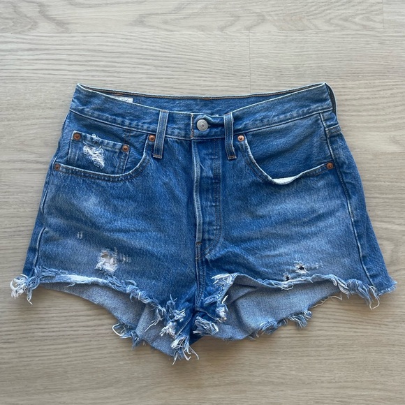 Levi’s premium denim 501 shorts, size 27, great condition - Picture 1 of 3